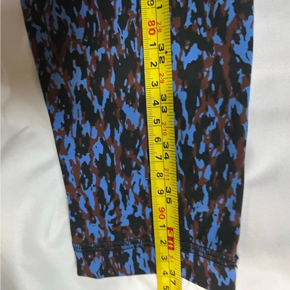 Lululemon Blue, brown and Black Patterned Leggings - Picture 9 of 10